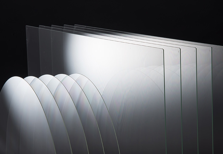Glass substrate for semiconductor packaging